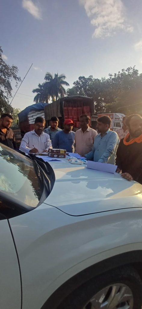 दो क्विंटल लावारिश मिठाई किसकी होगी ? खाद्य सुरक्षा विभाग की छापेमारी जारी ।