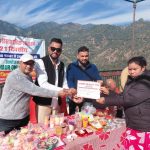 स्वयंसेवी संस्था हल्दूचौड़ ऑन लाइन द्वारा ज्योलीकोट में आयोजित 21दिवसीय सजावटी मोमबत्ती निर्माण प्रशिक्षण शिविर का समापन ।