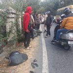 बाइक ट्रक से टकराई । दो युवक घायल ।