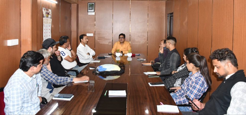 संयुक्त निदेशक सूचना नितिन उपाध्याय ने किया जिला सूचना कार्यालय नैनीताल का निरीक्षण, मीडिया के साथ किया संवाद, सोशल मीडिया इन्फ्लुएंसर पॉलिसी शीघ्र होगी लागू,  नैनीताल जिला मुख्यालय में मीडिया सेंटर की स्थापना हेतु कार्यवाही के दिए निर्देश,