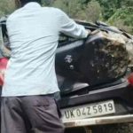 सड़क हादसा  -: लमगड़ा के पास कार खाई में गिरी,4लोगों की दर्दनाक मौत ।