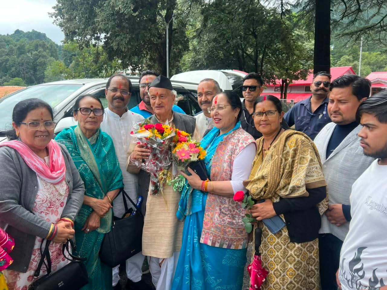 पूर्व राज्यपाल व पूर्व मुख्यमंत्री भगत सिंह कोश्यारी को पद्म भूषण सम्मान मिलने पर नैनीताल में भव्य अभिनंदन; कार्यकर्ताओं ने किया जोरदार स्वागत, रूसी में पान सिंह खनी के आवास पर हुआ स्वागत कार्यक्रम ।
