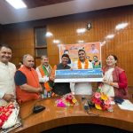 कैबिनेट मंत्री राम सिंह कैड़ा का नैनीताल में जोरदार स्वागत: विकास कार्यों के लिए सौंपा ज्ञापन, 2027 में भाजपा सरकार बनाने का भरा दम,